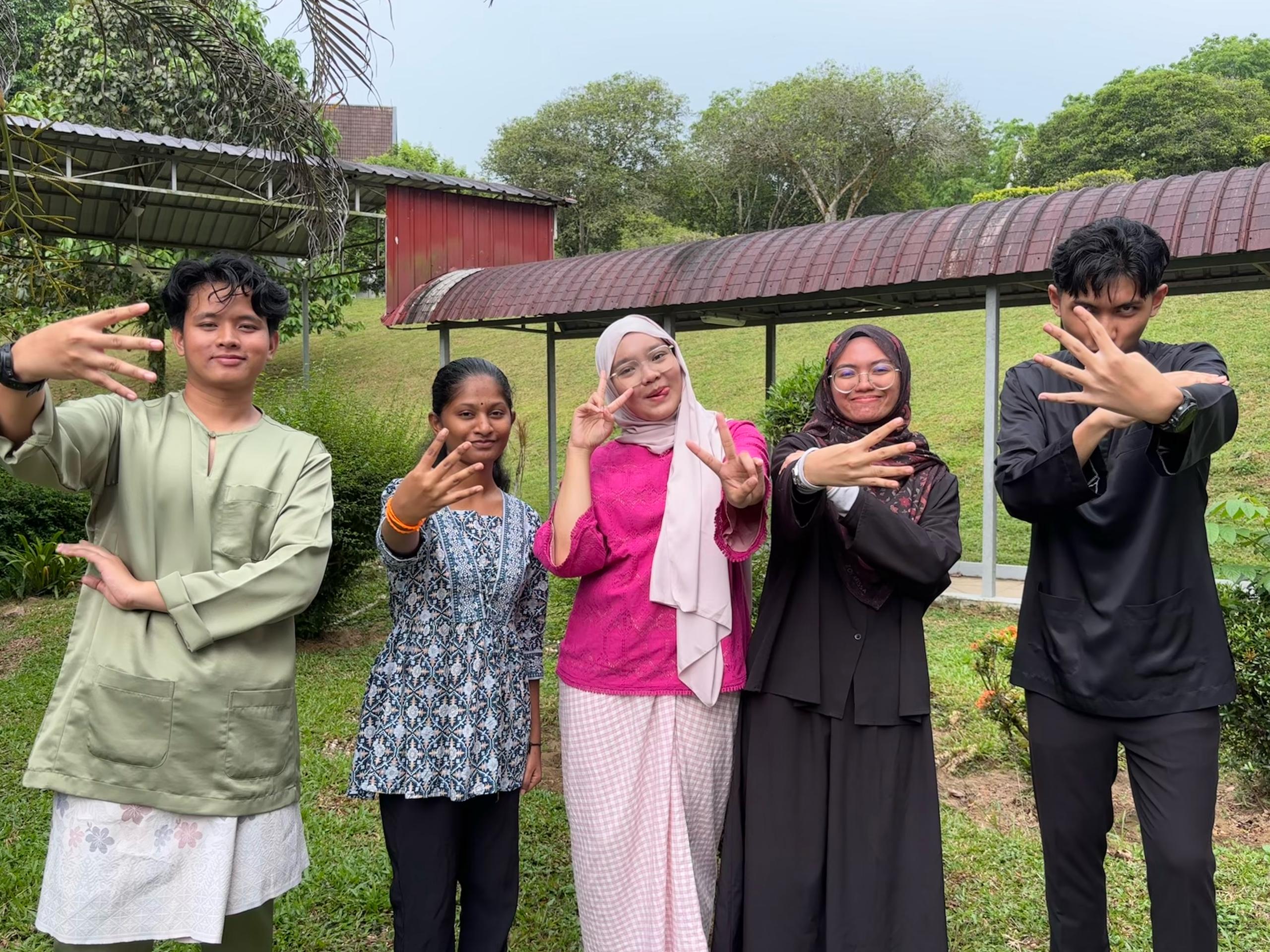 Team Members Group 4 HCI: Meet The UXplorers!!